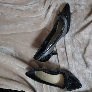Women's Black and Grey 3" Heel Pumps